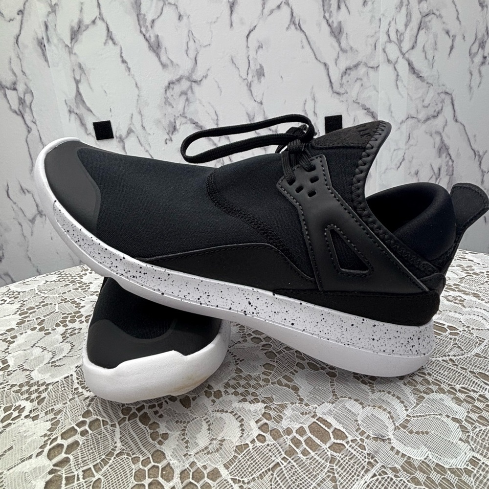 Jordan Reveal GS Black White Speckled AA4039-010 Youth Size 6.5Y Sneakers